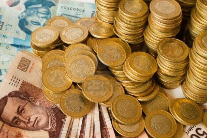 13995509-monedas-y-billetes-de-banco-dinero-pesos-mexicanos